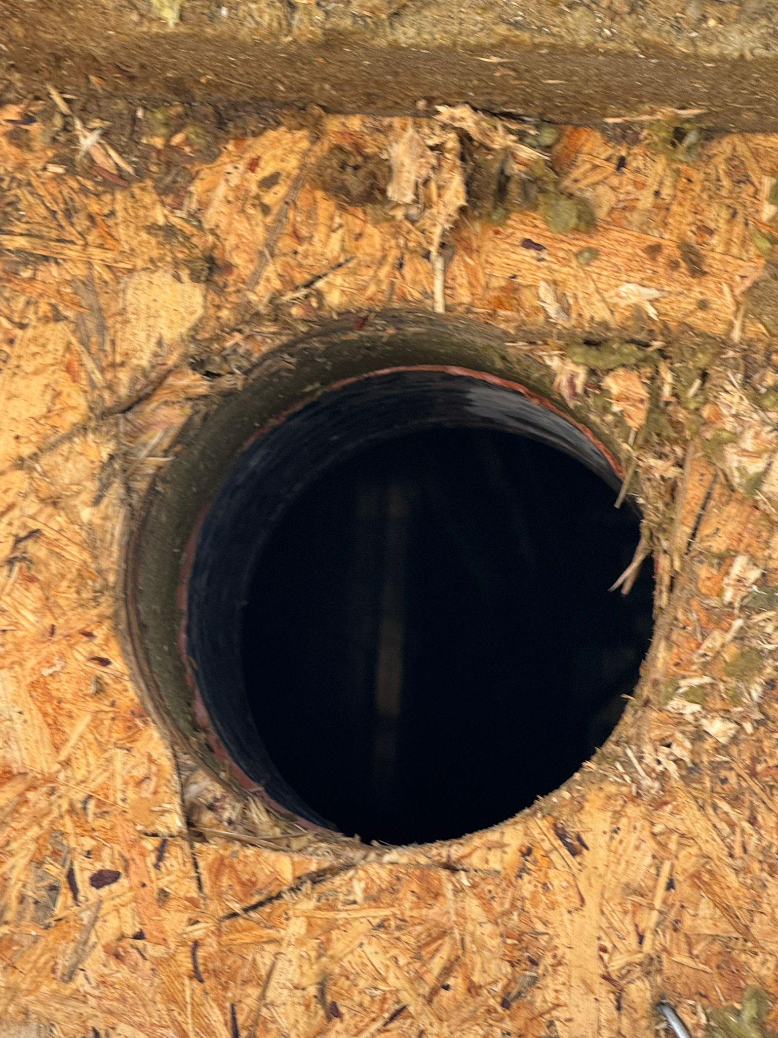 Runder Deckendurchbruch für Leitungsführung